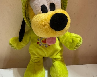 Disney Pluto pluche in groene hoodie – Schattige Pluto-knuffelhond, vintage pluche Disney-personage, verjaardagscadeau kindercadeau retro sentimenteel