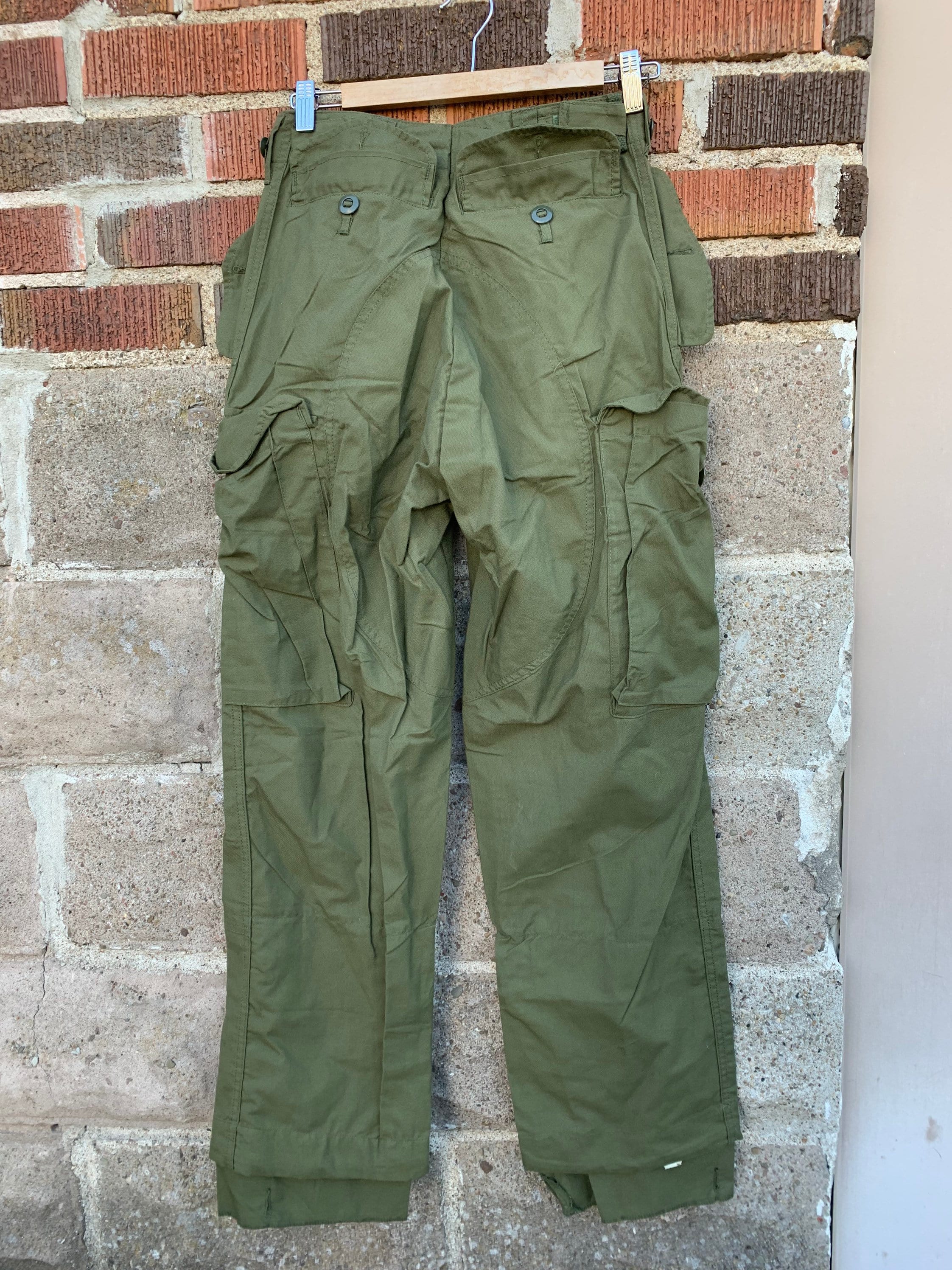 Genuine 1987 Canadian Army Mark III Lightweight Combat Trousers OG107  Fatigue Pants Size Mens X-small Regular 24 to 28 Inch Waist NEW -   Canada
