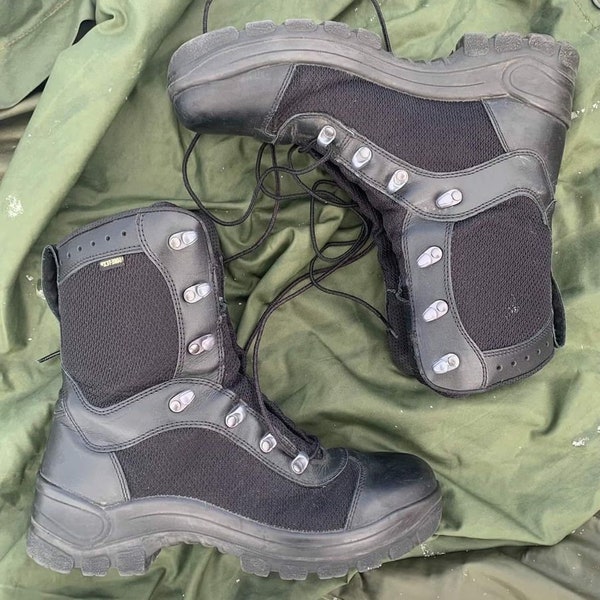 Goretex Combat Boots size 10.5 M