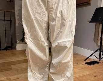 US Army White Snow Camo Trousers Ski Pants Size Men’s Medium Short fits Medium Regular too 32” - 38” Made in USA New Dead Stock Rare 1990