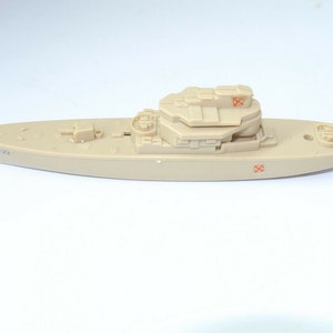 Vintage 1986 Milton Bradley Torpedo Run Board Game Tan Cruiser Ship Part