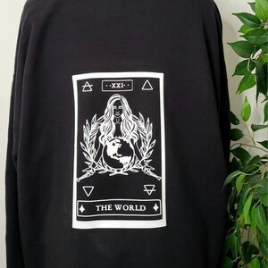 La sudadera con capucha de la carta del Tarot Mundial Sudadera con capucha de estilo vintage / Sudadera de bruja boho mística Sudadera con capucha minimalista Ajuste unisex