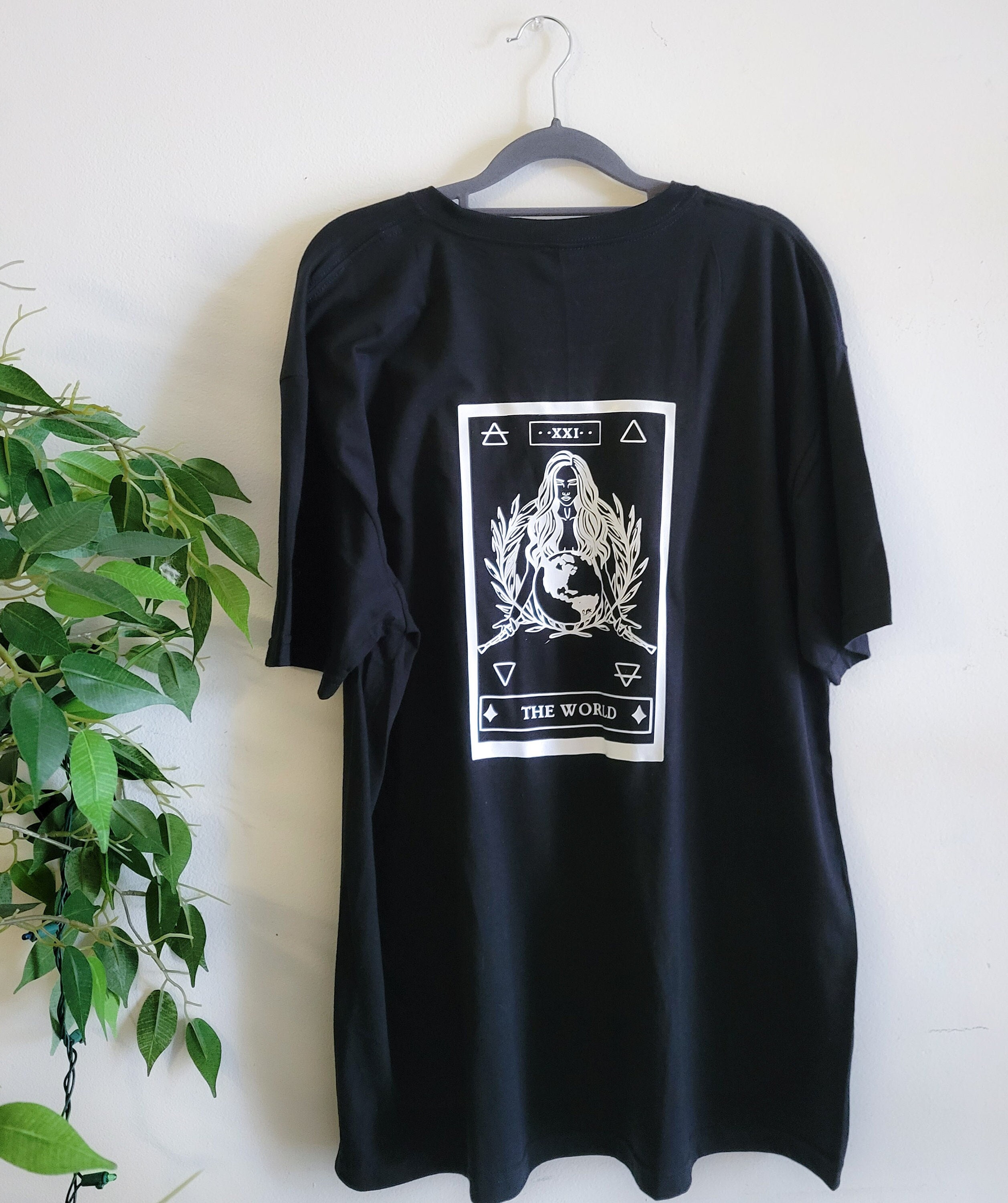 Studio Untold Damen T-Shirt Übergrößen - Oversized Tarot Sonne Design