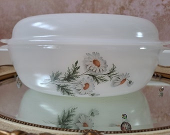 Acropal Marguerite Oval Lidded Caserole Dish