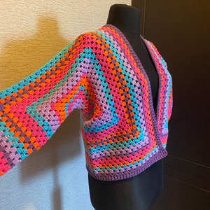 Cardigan coloré fait main Cardigan au crochet rose violet fait main, Crochet afghan, pull Cardigan d'hiver, fête des mères