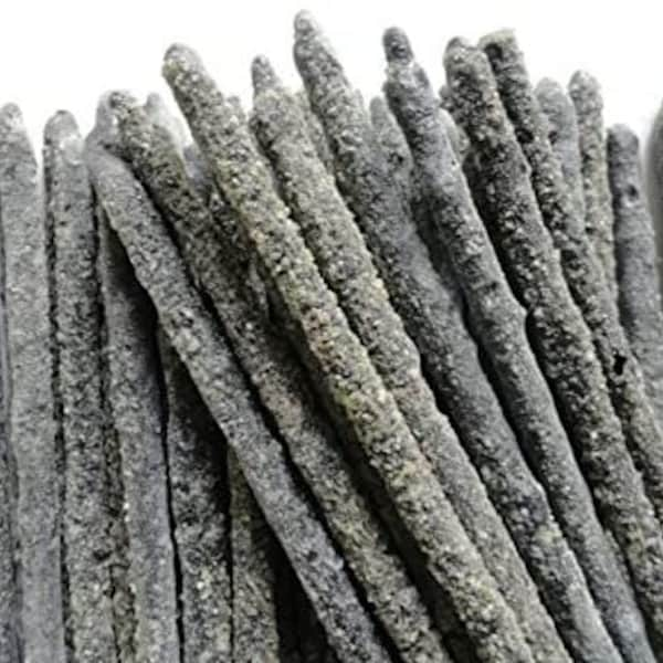 Copal Incense-Baumharz aus Mexiko handgerollt,Packung mit zehn Räucherstäbchen,jedes Stäbchen hält zwischen 1.30min bis 2 Stunden angezündet