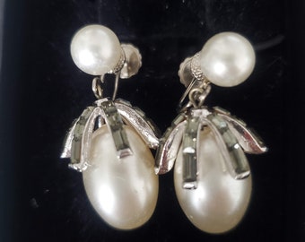 Vintage 1950s Richelieu Pearl and Rhinestone Drop Silvertone Earrings