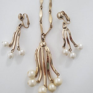 Vintage 1960s Signed Sarah Coventry Touch of Elegance MCM Gold & Pearl Necklace/Earring Set image 1