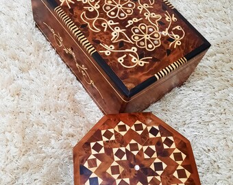 Moroccan thuya wood jewelry Puzzle box with secret Compartment & lock 5.5X4X3.5" Moroccan thuya wood jewelry Puzzle box with secret Compartment & lock 5.5X4X3.5"