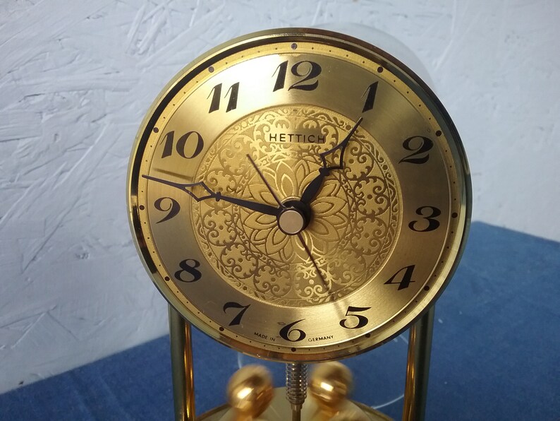 Hettich vintage German table clock with rotating pendulum and plexiglass dome, gold table clock, mantel clock, German anniversary clock zdjęcie 5