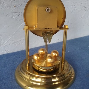 Hettich vintage German table clock with rotating pendulum and plexiglass dome, gold table clock, mantel clock, German anniversary clock zdjęcie 7
