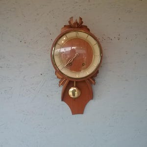 Zegar ścienny Genfa German Pendulum, lata 50. XX wieku, zegar z drewna tekowego, zegar niemiecki z połowy XX wieku, w pełni funkcjonalny zegar, zegar kolekcjonerski