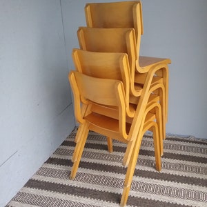 1 von 4 schwedischen Mid-Century Modern-Stapelstühlen aus Ahornholz, Bugholz und Sperrholzstuhl aus den 1960er Jahren, skandinavische Stühle Bild 8
