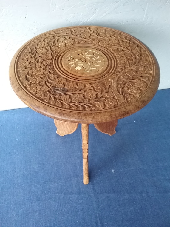 ヴィンテージの手彫り折りたたみテーブル：インド産ローズウッド象嵌