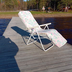 Folding sun lounger/chair, vintage beach lounger, pool lounger, unused 1970s aluminium lounger, folding camping lounger