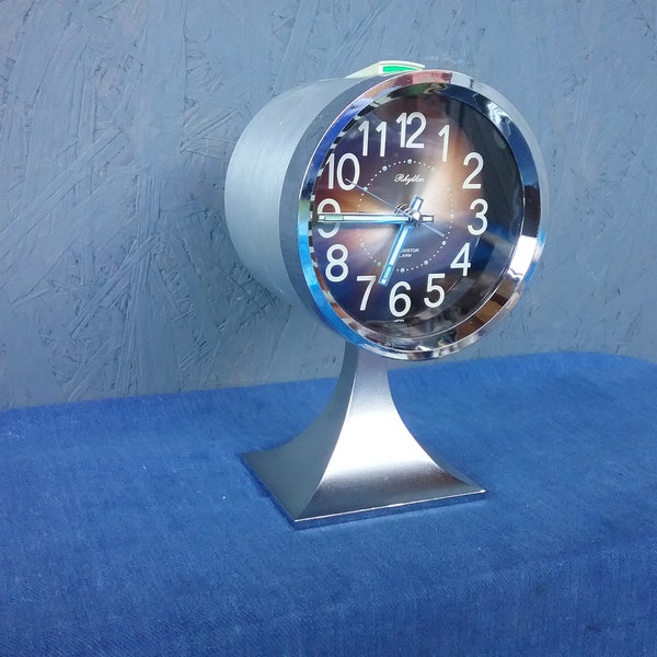 Space table clock, alarm clock Rhythm 7RA021, Made in Japan, vintage alarm clock, silver table clock