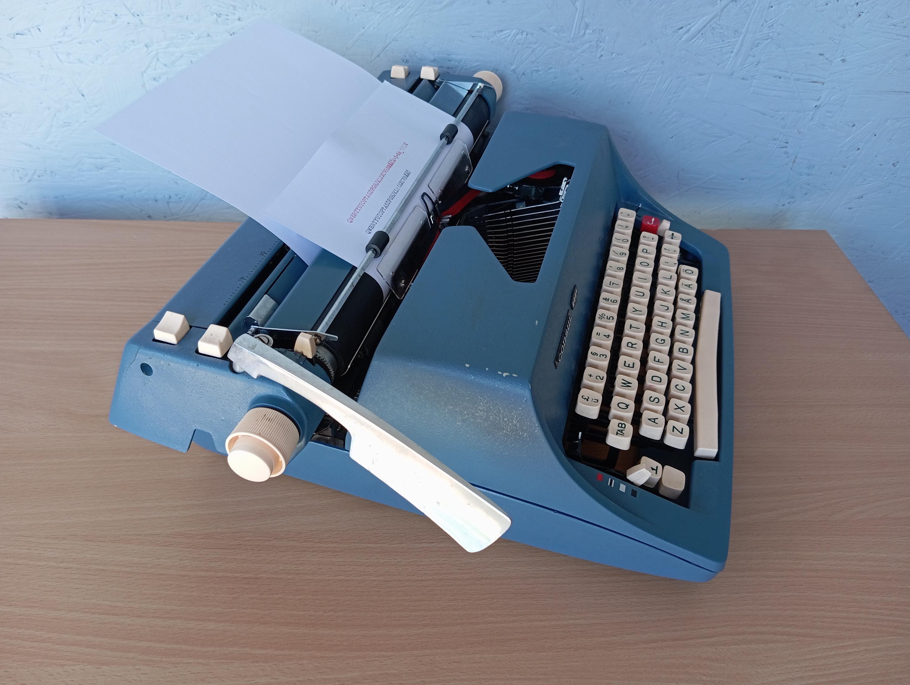 ヴィンテージ Consul タイプライター 2224 - 1980年代チェコ製