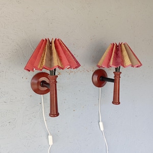 Sjömarkens Armatur AB, pair of vintage wooden wall lamps with lampshades, Scandinavian lighting, Swedish turned pine wall lamps