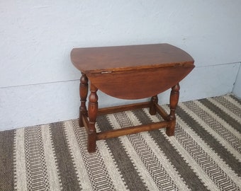 Mesa abatible vintage firmada sueca, muebles de madera, madera maciza, mesa auxiliar plegable, mesa para plantas, mesa para vino.