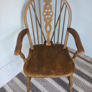Jahrhundert englische Edwardian Windsor Sessel, Landhaus Dekor, antiker Sessel, massiver Vintage Stuhl