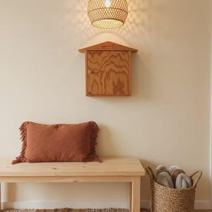 Armario para llaves Jie Gantotta, caja de madera tallada, decoración escandinava, estilo moderno de mediados de siglo, arte mural Japandi.