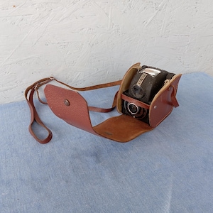 Ensign Ful-Vue vintage English camera with case, mid-century camera, rare English camera, collector&#39;s camera