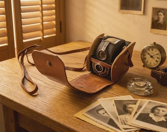 Ensign Metal Box Camera, Mid-Century Modern Decor, British Ful-Vue, Beautifully Patinated Leather Case