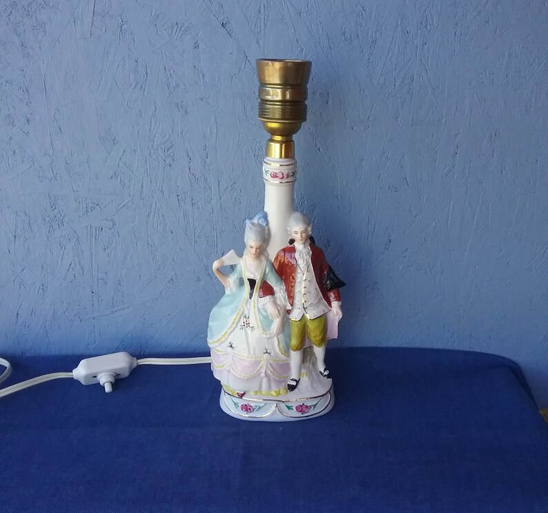 Sitzendorfer Porzellanmanufaktur Wilhelm Liebmann, Figurine Lamp