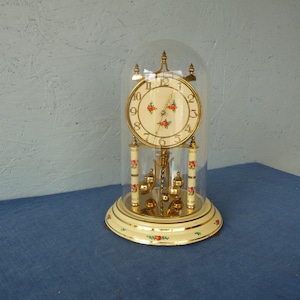 Kundo Kieninger & Obergfell mechanical anniversary clock with rotating pendulum and glass dome, mid-century German clock, table clock