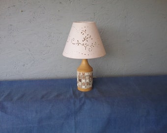 Scandinavian vintage table lamp in turned wood and ceramic with openwork lampshade, handmade, stylish lamp, cut and pierced lampshade