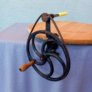 Enrouleur de canette de fil antique scandinave, outil de tissage, accessoires de couture, enrouleur en fonte, enrouleur de fil antique, fin des années 1800