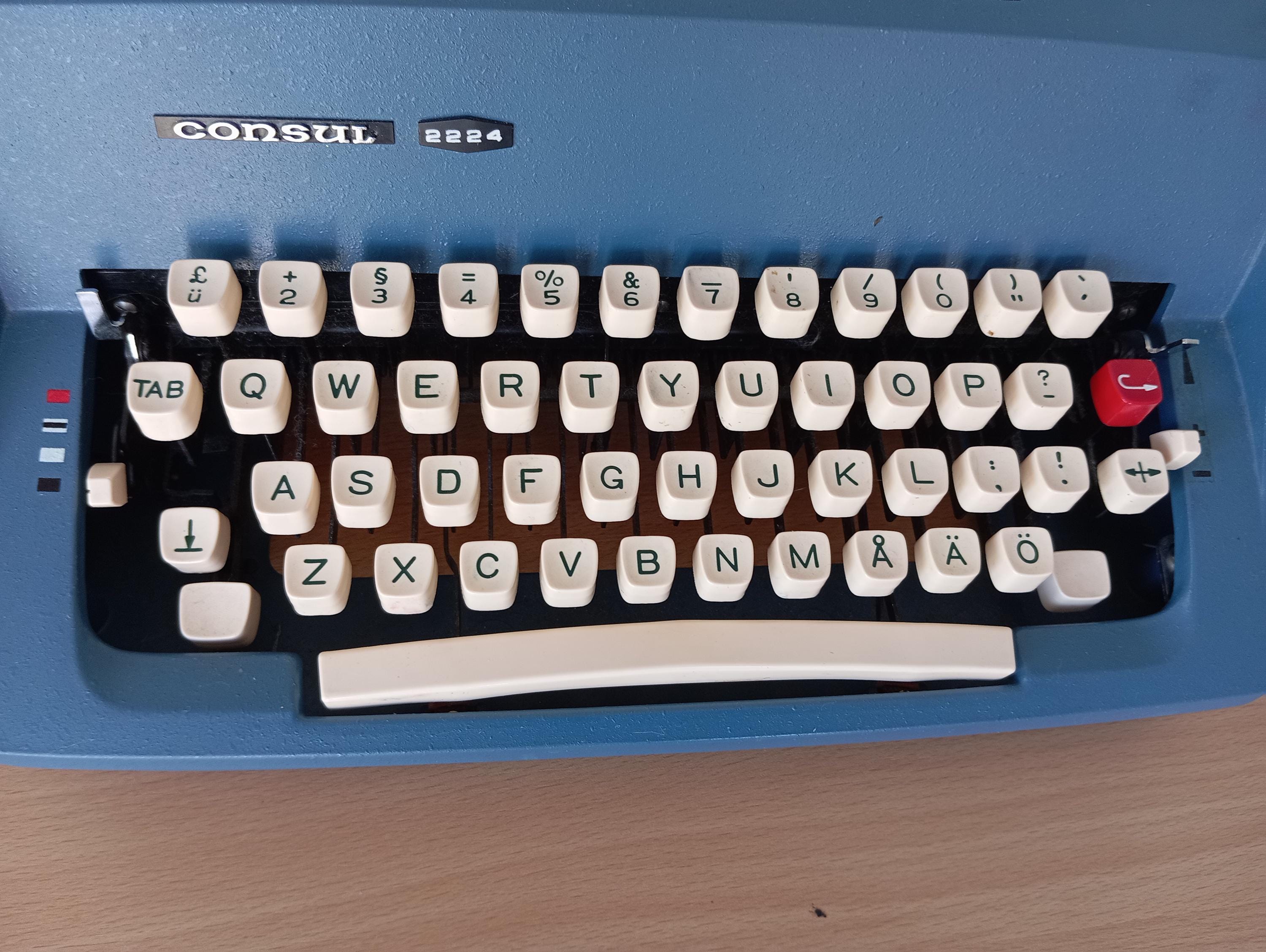 ヴィンテージ Consul タイプライター 2224 - 1980年代チェコ製