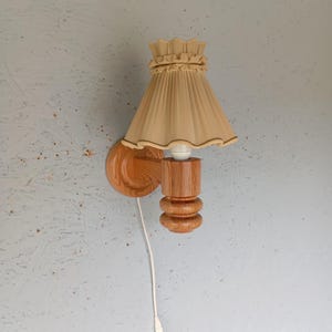 Scandinavian vintage wooden wall lamp, turned wooden wall lamp, Scandinavian lighting, housewarming gift, Solbackens Svarveri sconce