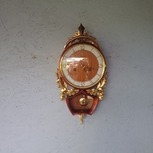 Antike Junghans-Brobi Teak Wanduhr mit Pendel, vergoldete Uhr von 1930, Unikat Deutsche Wanduhr, Sammler Uhr