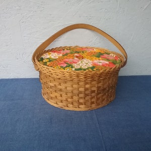 Swedish wicker thread container, vintage thread box, picnic basket, folk art, vintage Swedish Spånkorg, woven basket with lid