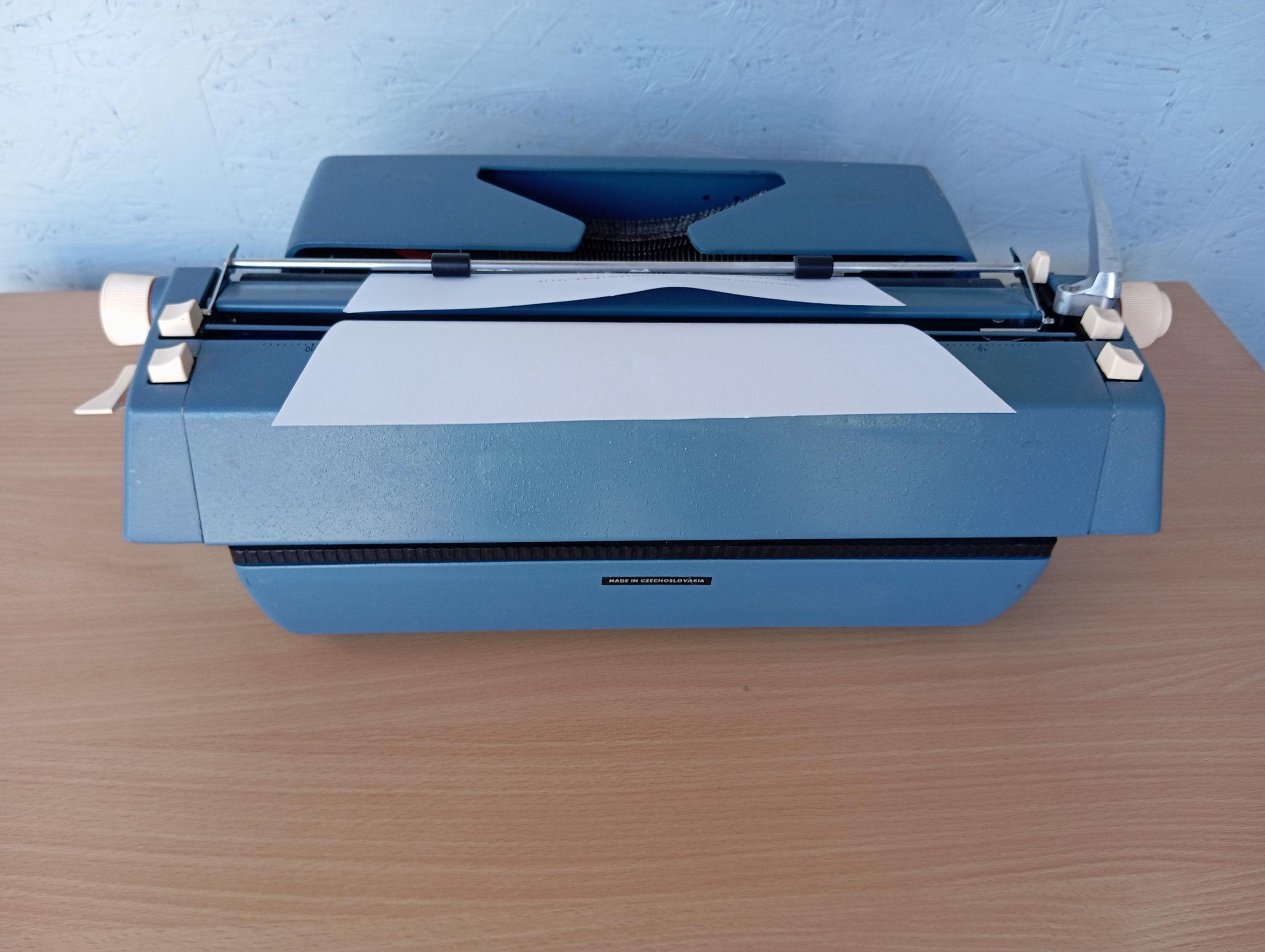 ヴィンテージ Consul タイプライター 2224 - 1980年代チェコ製