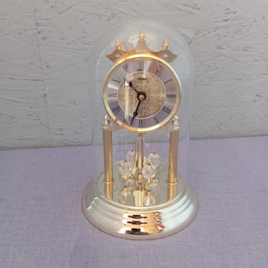 Horloge de table Hermle à quartz avec pendule sphérique rotatif et dôme en verre, horloge de cheminée de style vintage allemand, cadeau de pendaison de crémaillère, horloge fonctionnelle