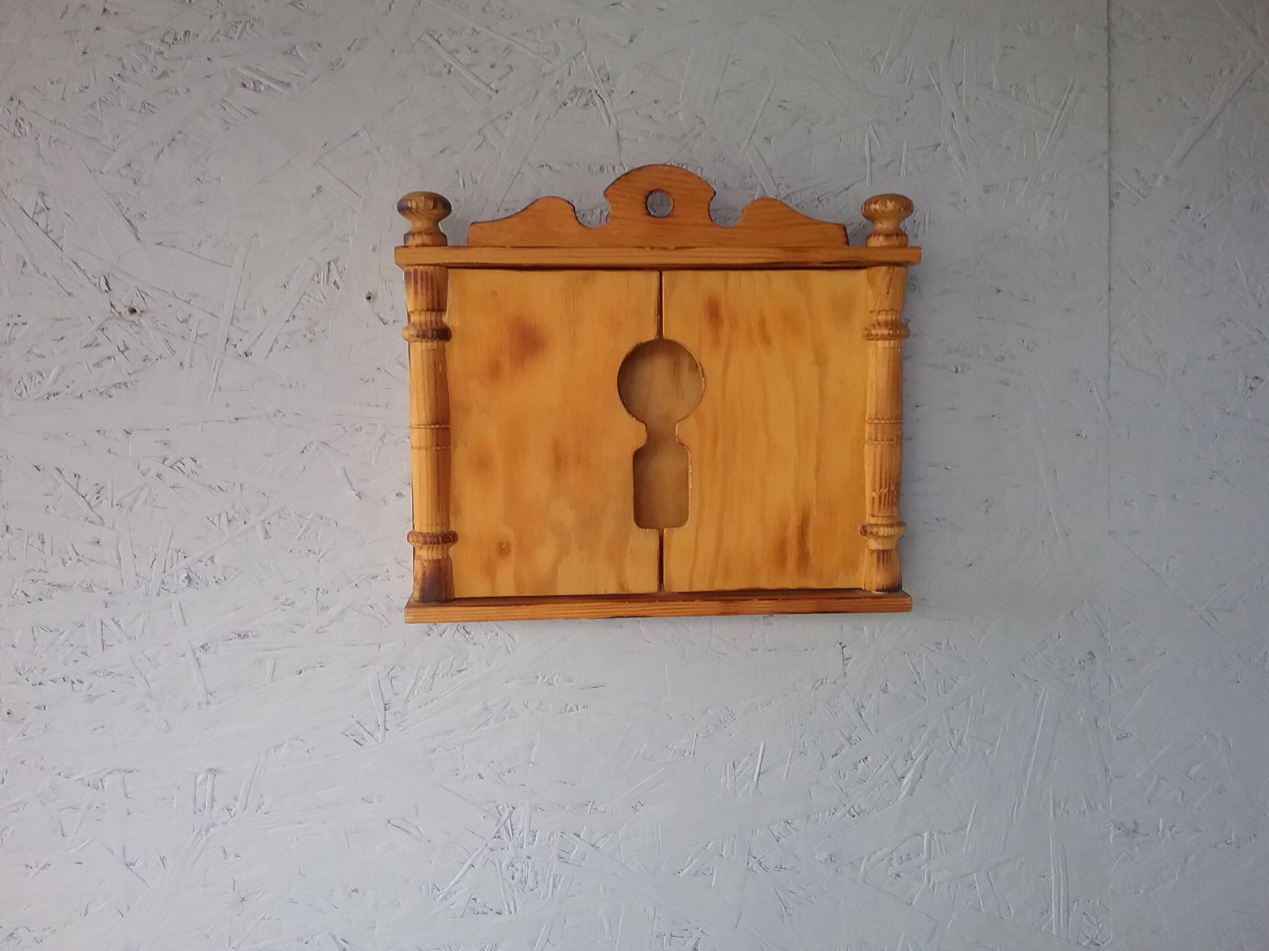 Wooden Key Storage Cabinet with Hanging Hooks – woodybeingllc