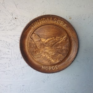 Norwegian hand carved wall plate, Sunndalsøra souvenir, Scandinavian handicraft, Norwegian folk art, gift