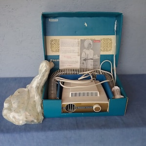 Ronson Escort portable vintage hair dryer, hooded hair dryer, hair and nail dryer, hairdressing salon decoration, movie prop
