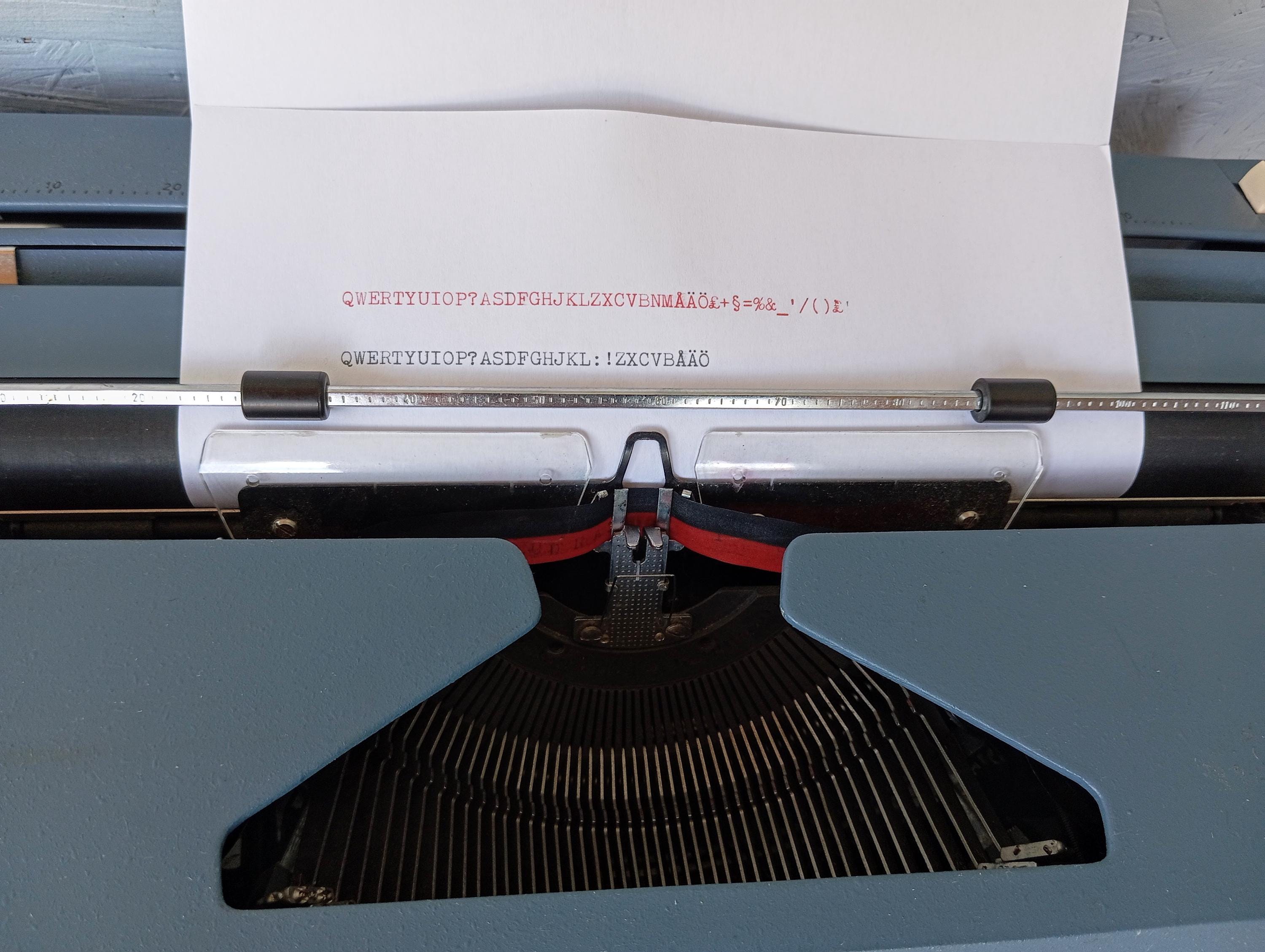 ヴィンテージ Consul タイプライター 2224 - 1980年代チェコ製