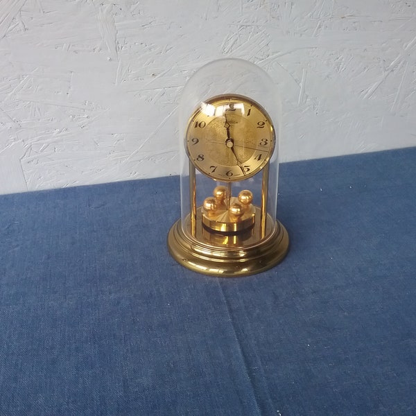 Horloge de table allemande vintage Hettich avec pendule rotatif et dôme en plexiglas, horloge de table en or, horloge de cheminée, horloge anniversaire allemande