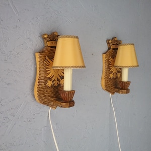 Georg Brask pair of wood carving wall lamps, vintage Swedish wooden wall lamps, hand carved, wall lamps with lampshades