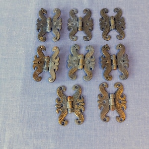 Vintage Schmetterlingsscharniere aus massivem Messing, reich verzierte Schrankbeschläge, Schmuckschatulle
