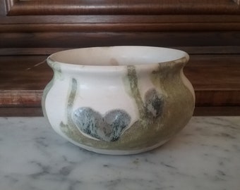 Stoneware ceramic bowls, handmade bowls, stoneware bowls, ceramic bowls. Kitchen with ceramics