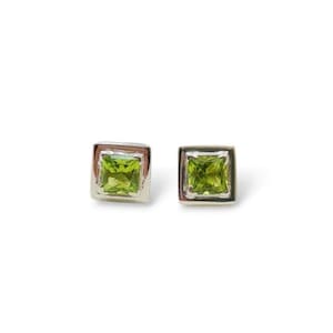 Natural Peridot Earring, 925 Sterling Silver Peridot Earstud, Beautiful Green Cut Peridot Gemstone EarStuds For Men& Women,August Birthstone