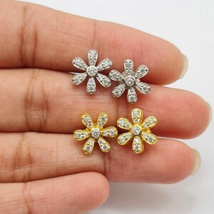 スターリングシルバーのイヤリングスタッド、男性、女性用の天然花柄スタッドイヤリング、花好きの方へのギフトに最適なフラワージュエリー、感謝祭の贈り物に。