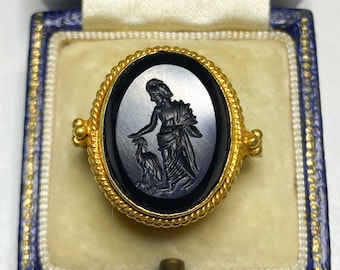 Anello intagliato in onice e oro 22 carati dell'antica Roma: Diana cacciatrice, I secolo d.C.