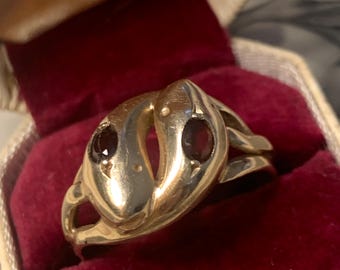 Anello doppio serpente vintage in oro 9 carati: granato rosso, anni '60 (misura USA 10)
