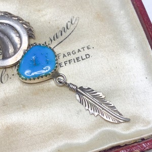Ciondolo vintage a forma di cavallo in argento sterling: ferro di cavallo equestre, piuma, pietra blu immagine 5